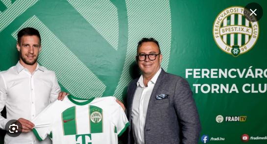 Varga Barnabás és a Ferencvárosi Torna Club közösen úgy döntöttek, hogy meghosszabbítják a játékos szerződését. A magyar válogatott támadó továbbra is a zöld-fehér együttes kötelékében folytatja pályafutását, elkötelezetten dolgozva a klub sikereiért.